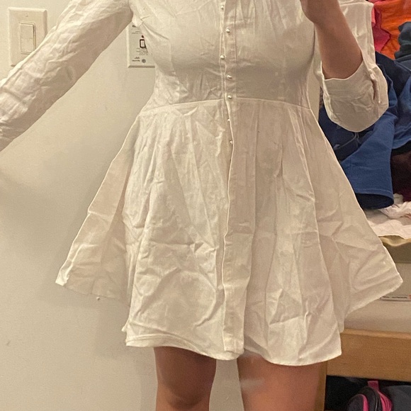 Chemise white dress with pearl buttons - Picture 3 of 3